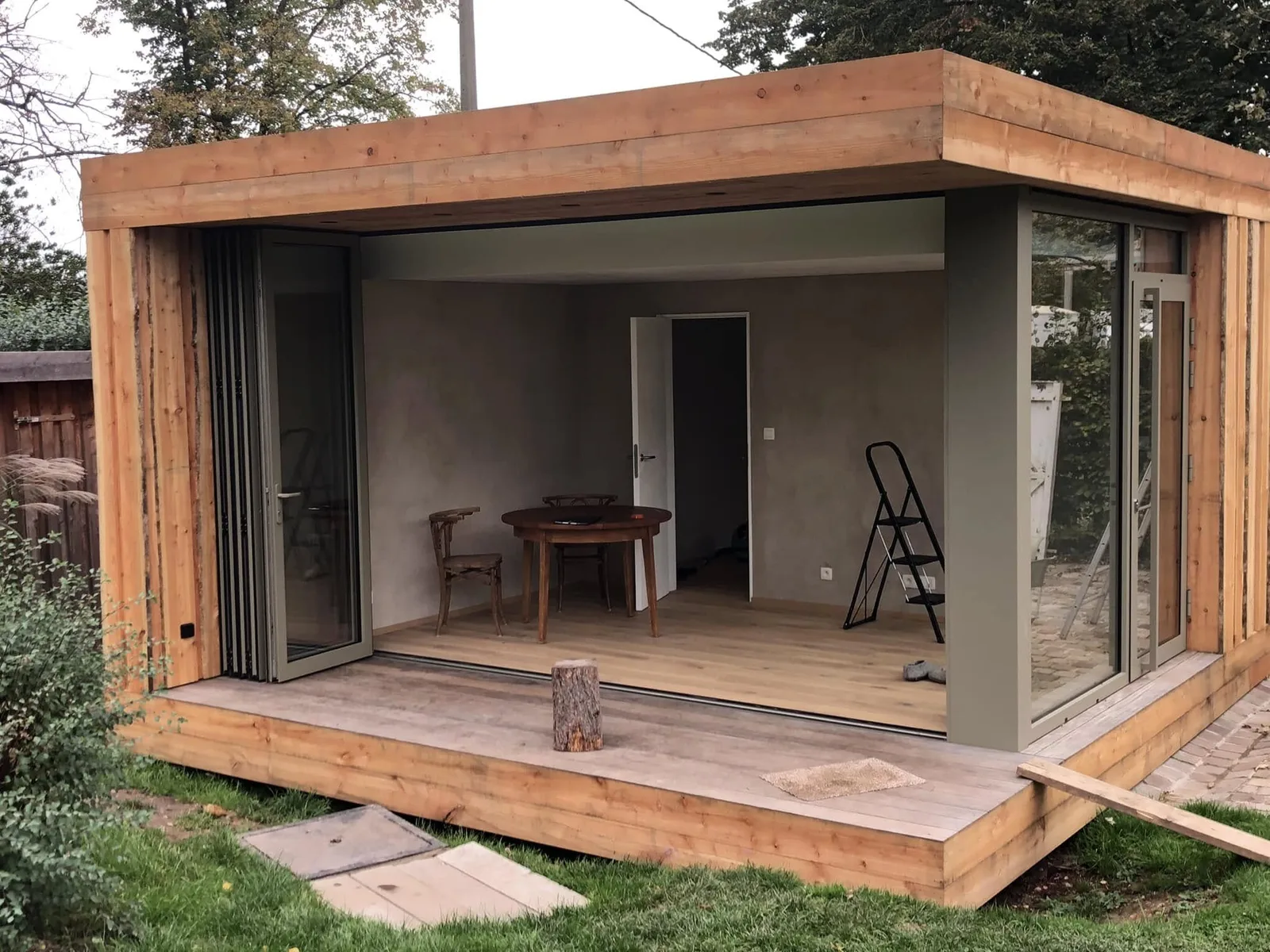 Extension en ossature bois avec grandes baies vitrées